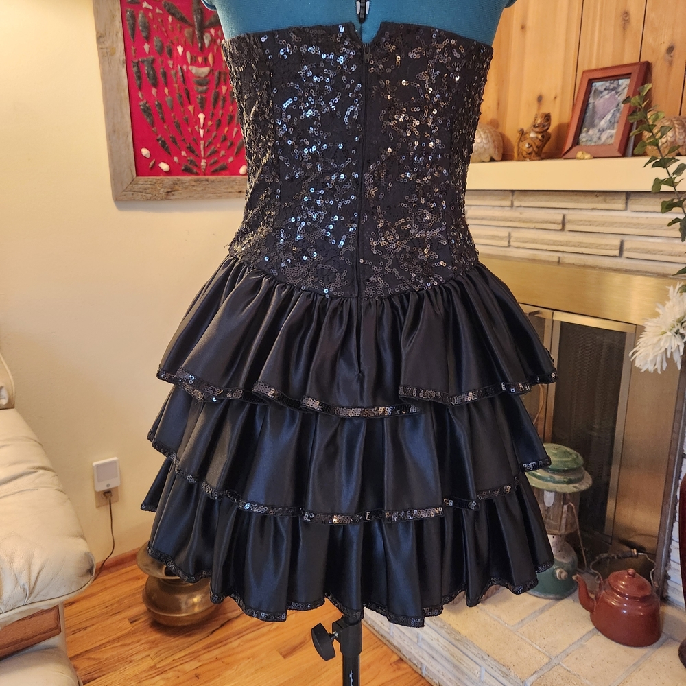 ✨ Vintage Betsey Johnson: The Ultimate Black Sequin "Dahlia" Party Dress ✨ - Picture 5 of 8
